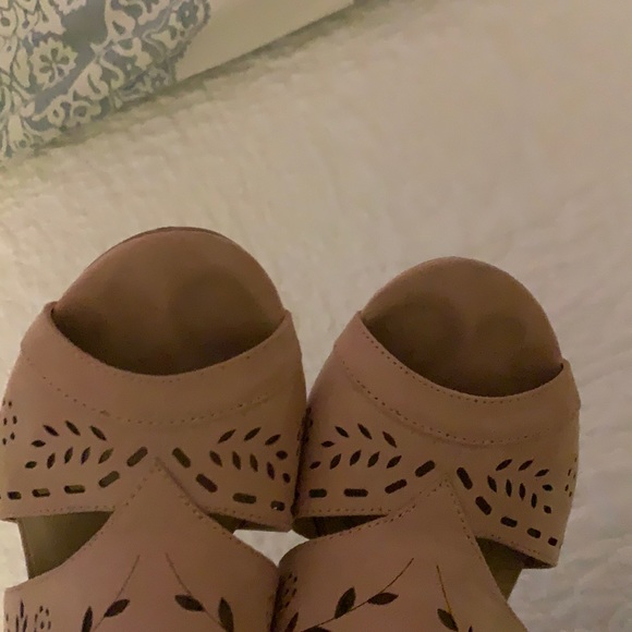 Chinese Laundry Cutout Block Heels - Picture 6 of 6